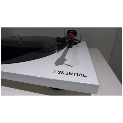Pro-Ject Essential III OM10 White