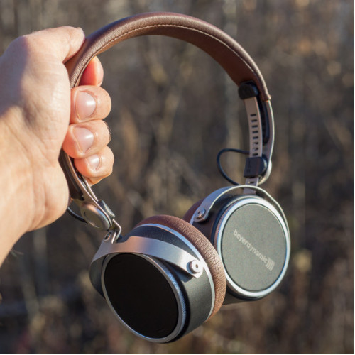 Beyerdynamic Aventho wired brown