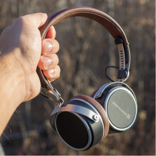 Beyerdynamic Aventho wireless brown