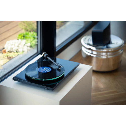 Pro-Ject T2 W Rainier High Gloss Black