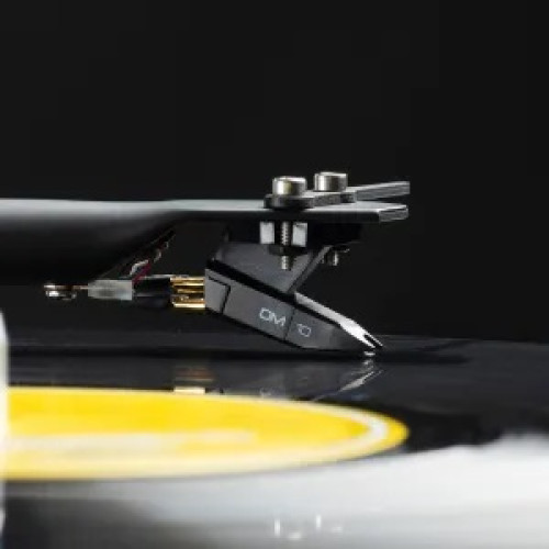 Pro-Ject A1.2 OM10 White Fully automatic turntable